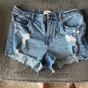 Distressed Abercrombie & fitch size 30 the mom short mid rise shorts
